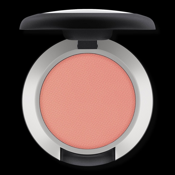 MAC - Powder Kiss Matte Eyeshadow - Strike A Pose - Picture 5 of 5